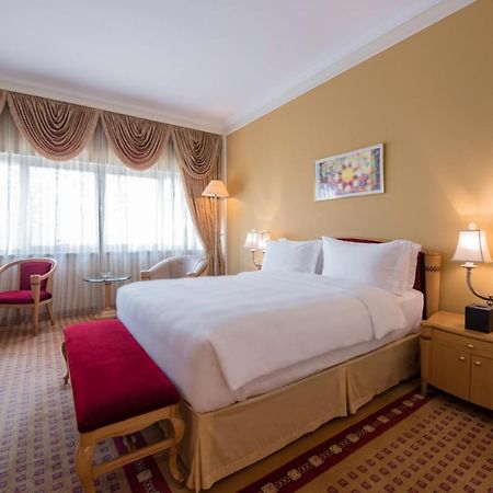 Officers Club & Hotel Abu Dhabi Ngoại thất bức ảnh A room at the hotel