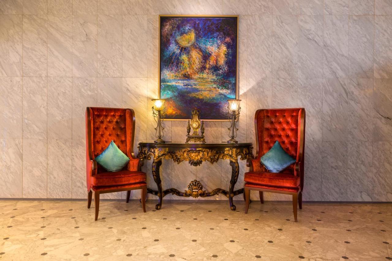 Officers Club & Hotel Abu Dhabi Ngoại thất bức ảnh The interior of the hotel