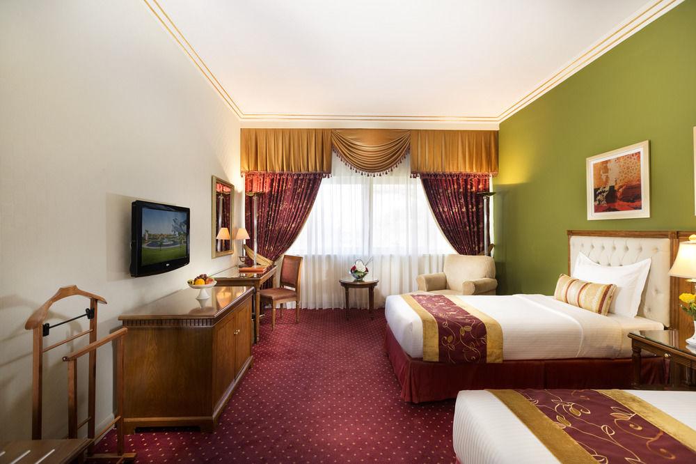Officers Club & Hotel Abu Dhabi Ngoại thất bức ảnh A room at the hotel