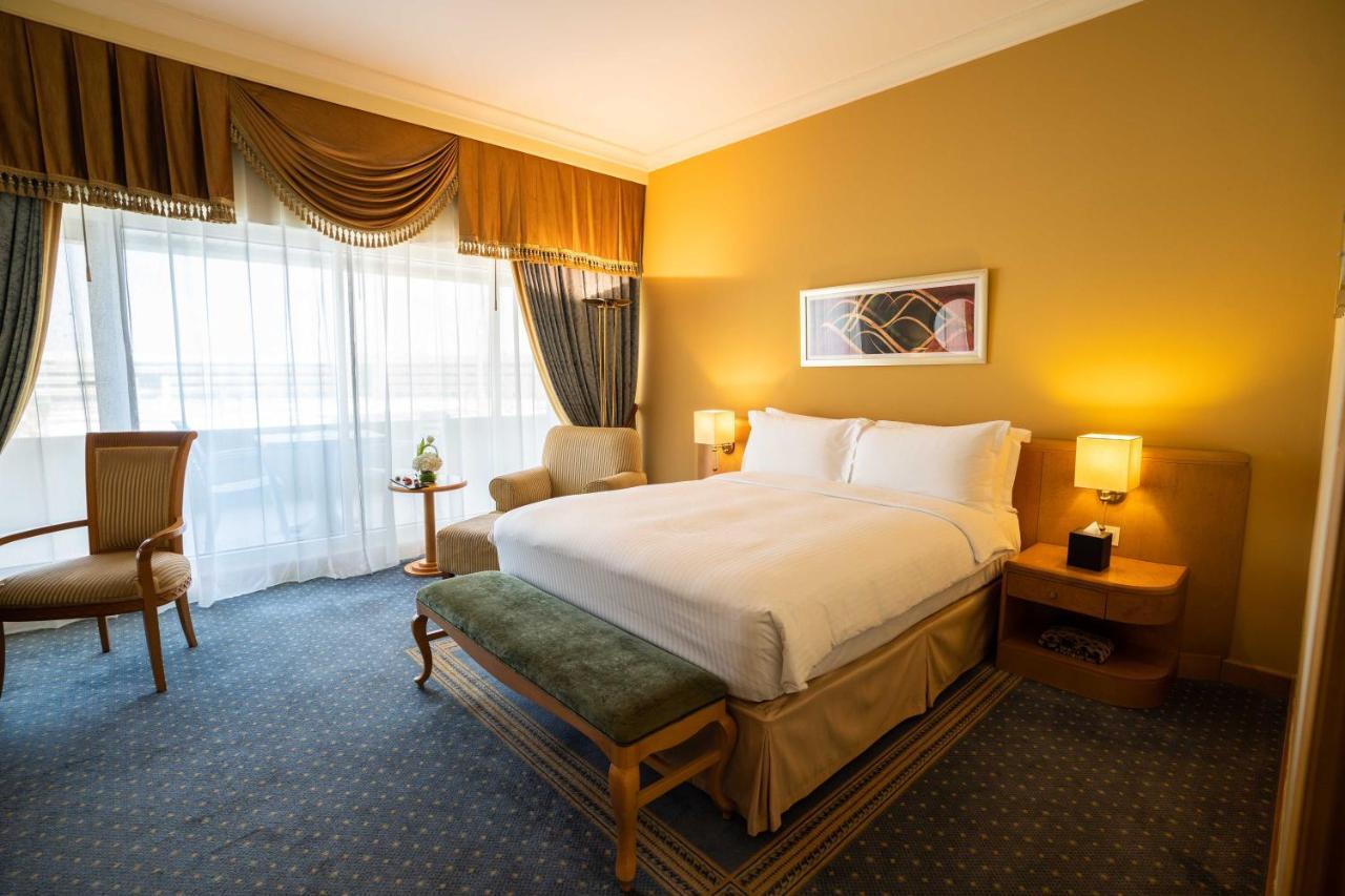 Officers Club & Hotel Abu Dhabi Ngoại thất bức ảnh A room at the hotel