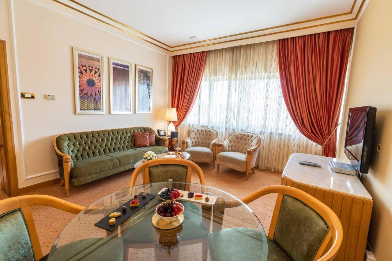 Officers Club & Hotel Abu Dhabi Ngoại thất bức ảnh A living room in a suite at the Grand Hotel