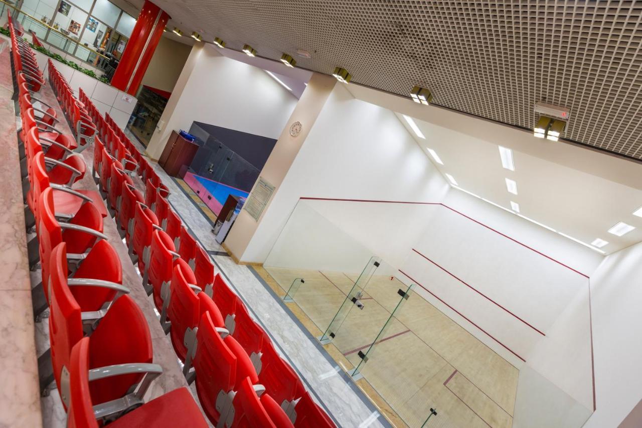 Officers Club & Hotel Abu Dhabi Ngoại thất bức ảnh The squash court at the University of Nottingham