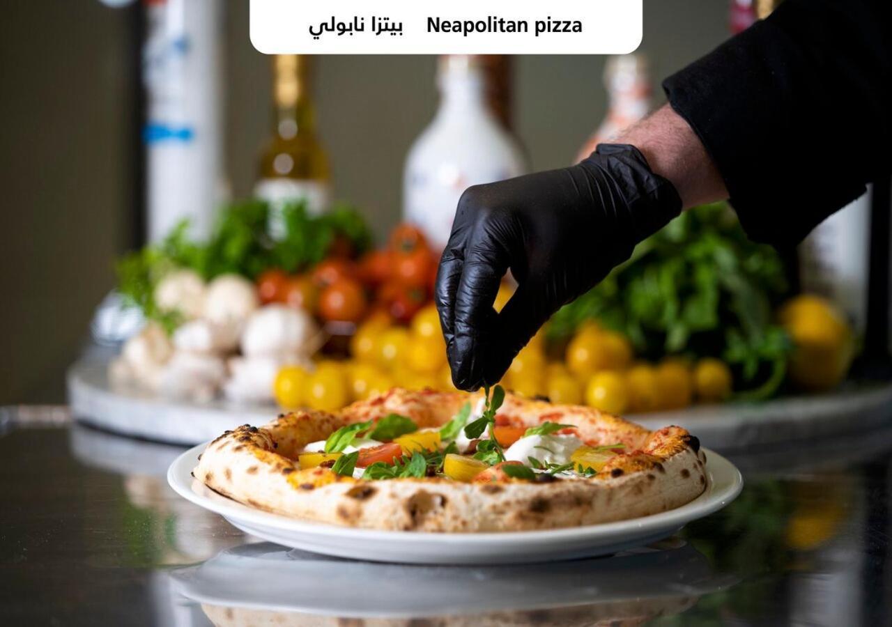 Officers Club & Hotel Abu Dhabi Ngoại thất bức ảnh Neapolitan pizza