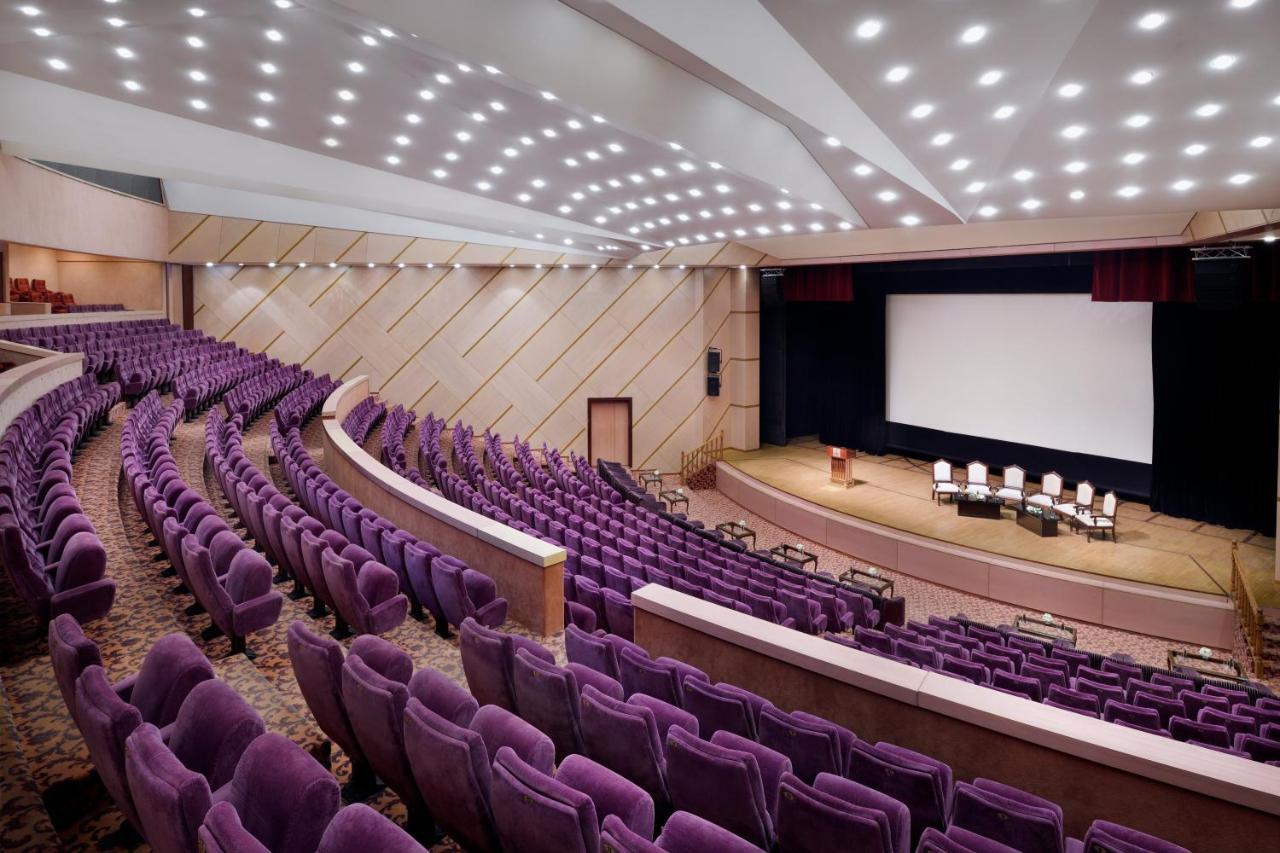 Officers Club & Hotel Abu Dhabi Ngoại thất bức ảnh The Auditorium
