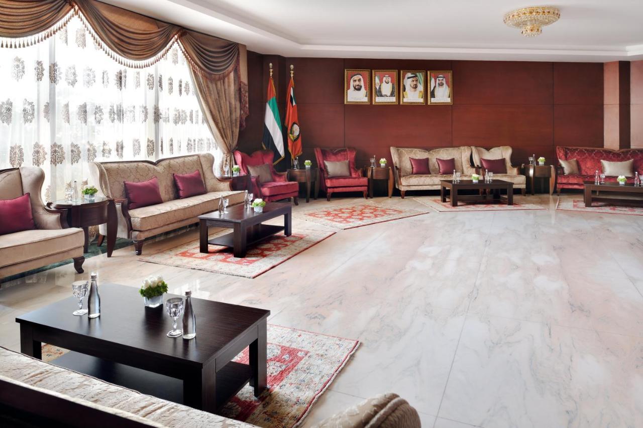 Officers Club & Hotel Abu Dhabi Ngoại thất bức ảnh The interior of the residence