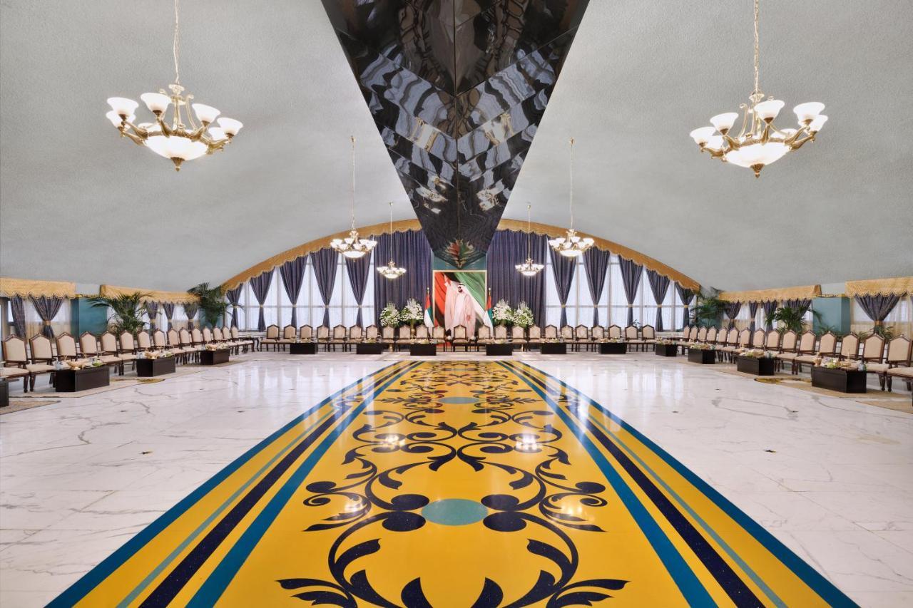 Officers Club & Hotel Abu Dhabi Ngoại thất bức ảnh The interior of the conference hall