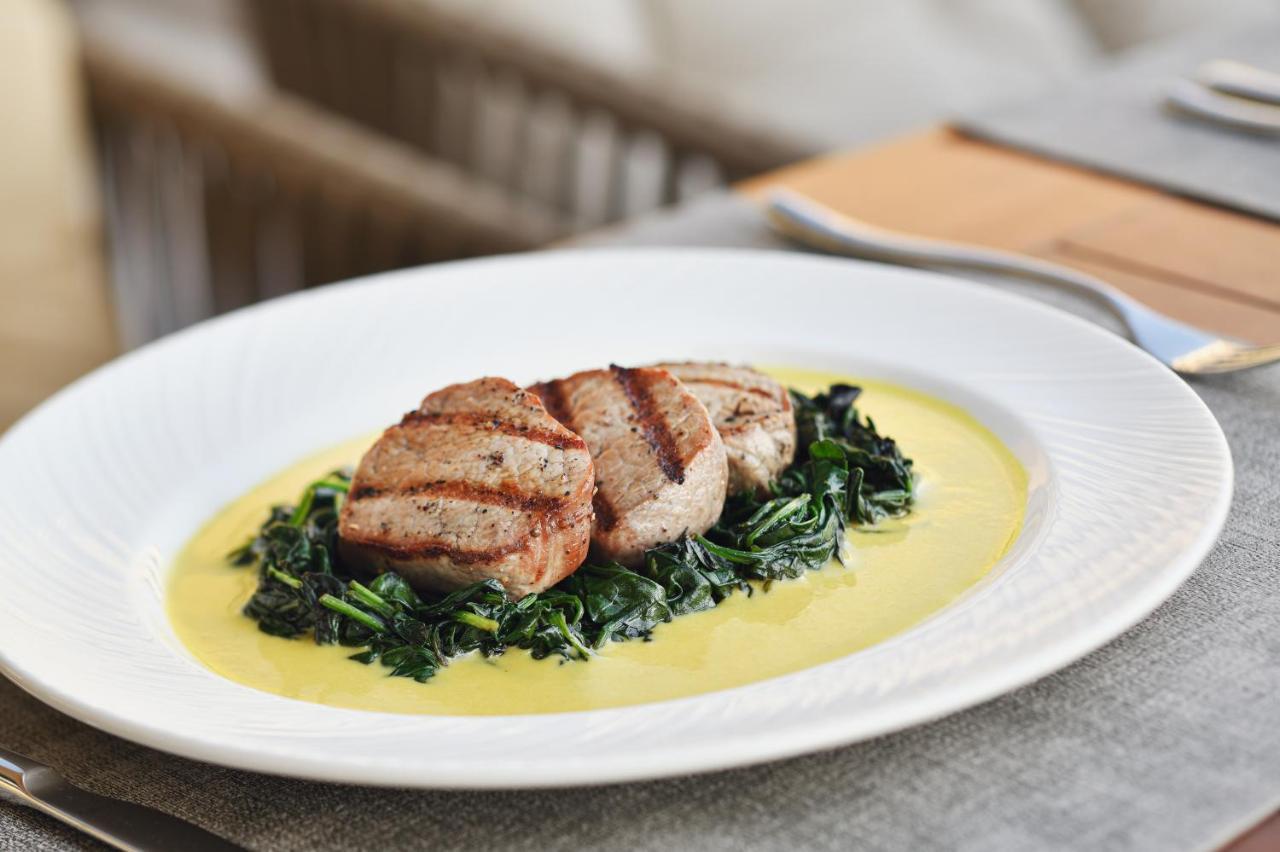 Officers Club & Hotel Abu Dhabi Ngoại thất bức ảnh A plate of chicken with lemon sauce