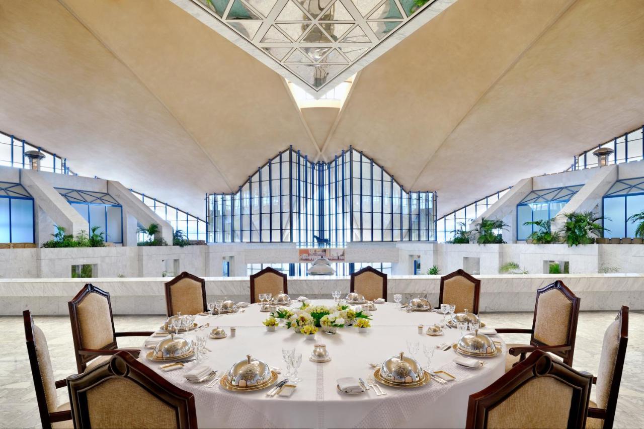 Officers Club & Hotel Abu Dhabi Ngoại thất bức ảnh The interior of the National Museum of Singapore