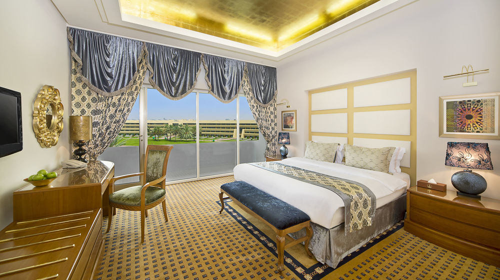 Officers Club & Hotel Abu Dhabi Ngoại thất bức ảnh A bedroom at the Jumeirah Creekside