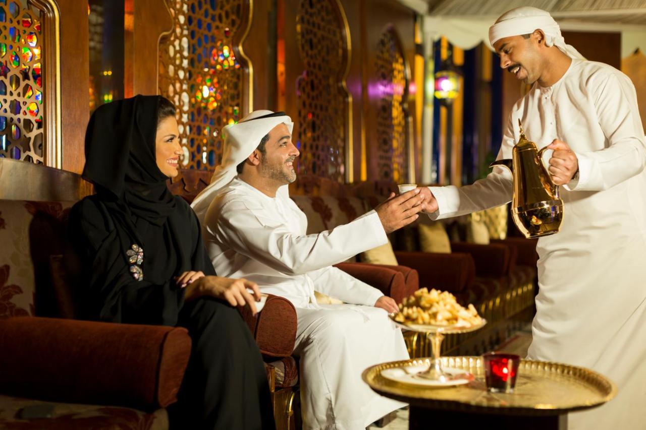 Officers Club & Hotel Abu Dhabi Ngoại thất bức ảnh A coffee shop in the United Arab Emirates