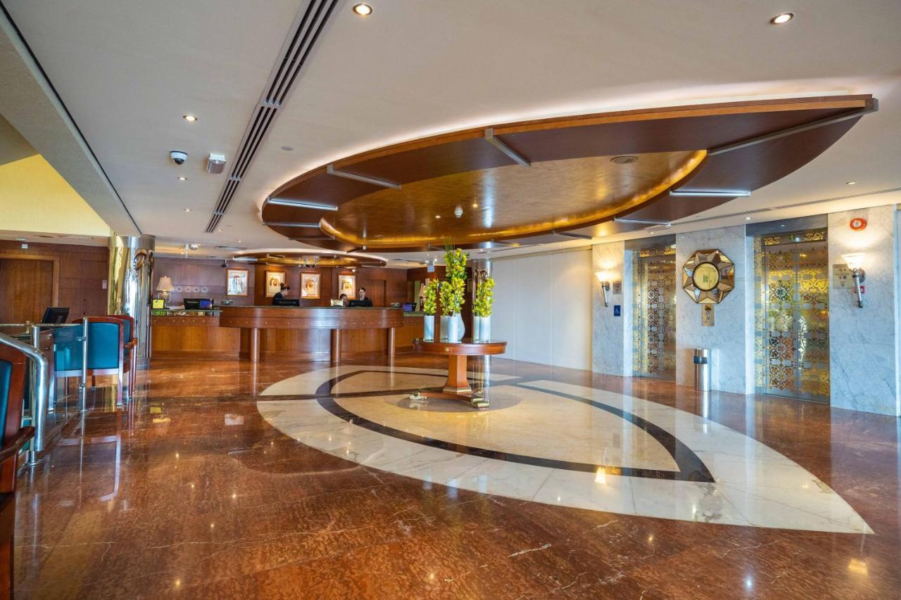 Officers Club & Hotel Abu Dhabi Ngoại thất bức ảnh The lobby of the hotel